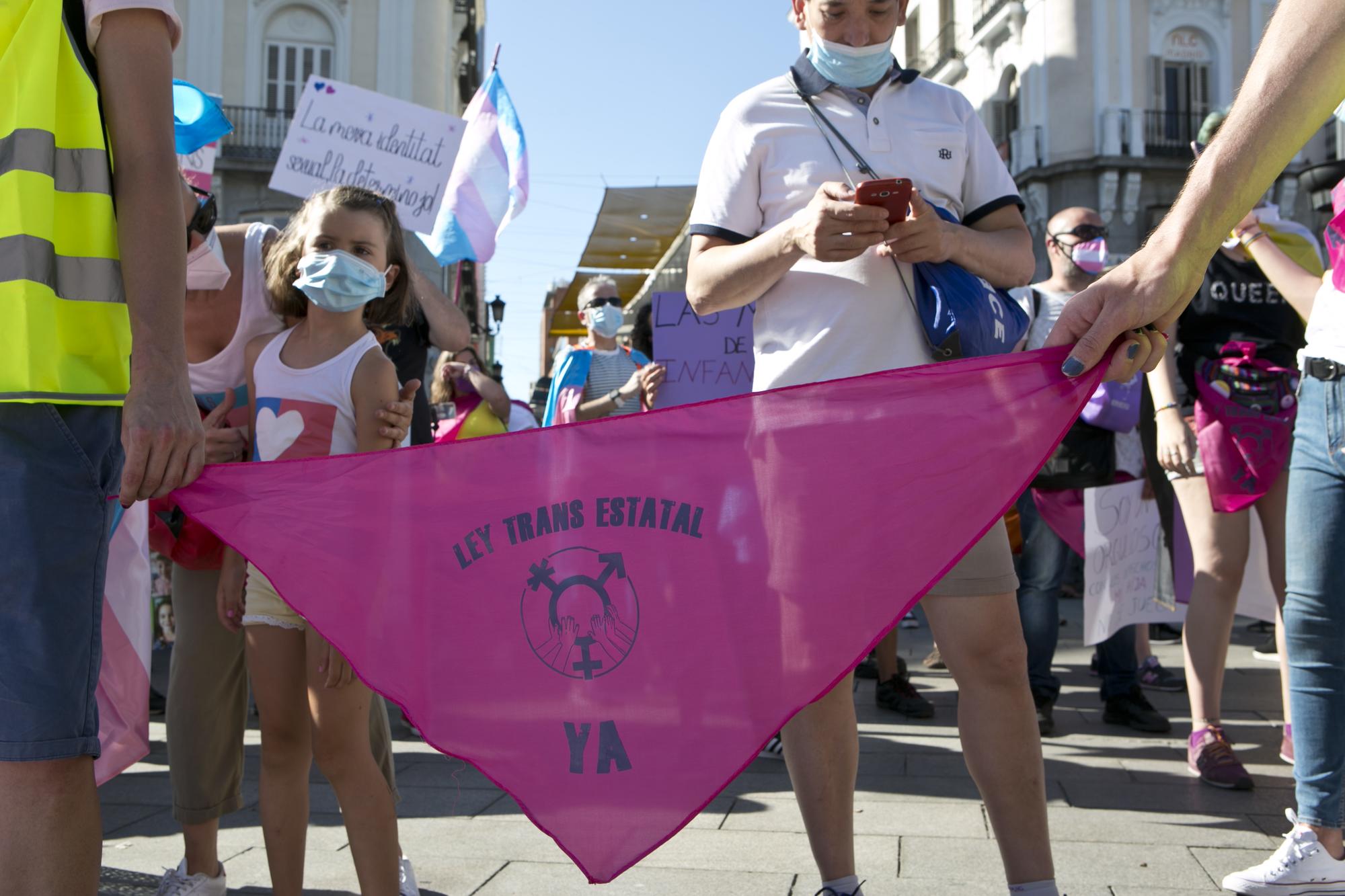 Familias Trans Aliadas se concentran en Sol para pedir una Ley Estatal aaa